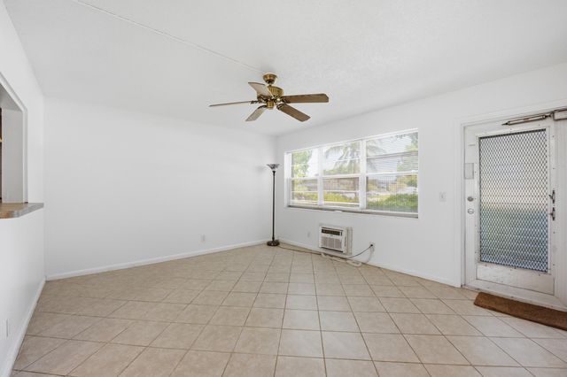 98 E Cambridge E, West Palm Beach, FL 33417