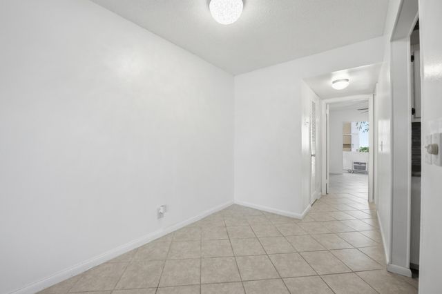 98 E Cambridge E, West Palm Beach, FL 33417