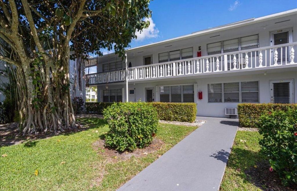 98 E Cambridge E, West Palm Beach, FL 33417