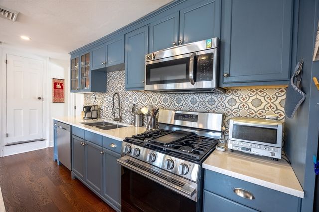 51 William St 2, Fairhaven, MA 02719