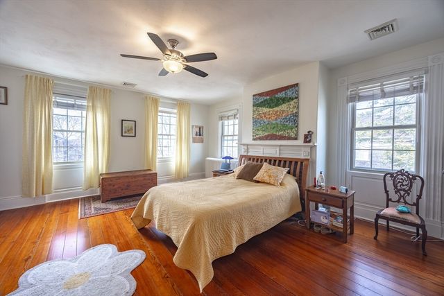 51 William St 2, Fairhaven, MA 02719