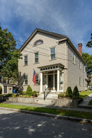 51 William St 2, Fairhaven, MA 02719