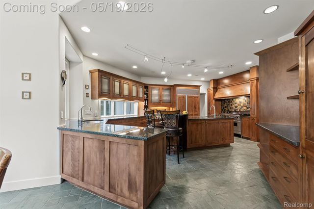 1800 Tiverton Road, Bloomfield Hills, MI 48304