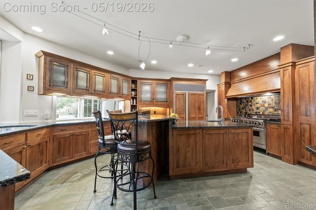 1800 Tiverton Road, Bloomfield Hills, MI 48304