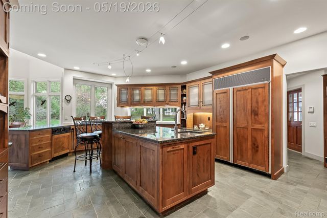 1800 Tiverton Road, Bloomfield Hills, MI 48304