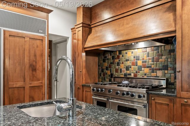 1800 Tiverton Road, Bloomfield Hills, MI 48304