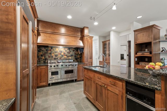 1800 Tiverton Road, Bloomfield Hills, MI 48304