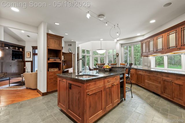 1800 Tiverton Road, Bloomfield Hills, MI 48304