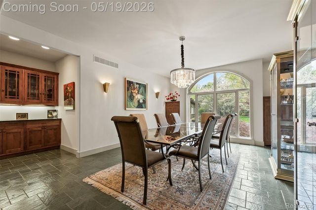 1800 Tiverton Road, Bloomfield Hills, MI 48304