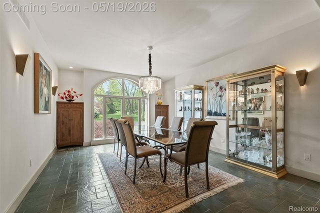 1800 Tiverton Road, Bloomfield Hills, MI 48304