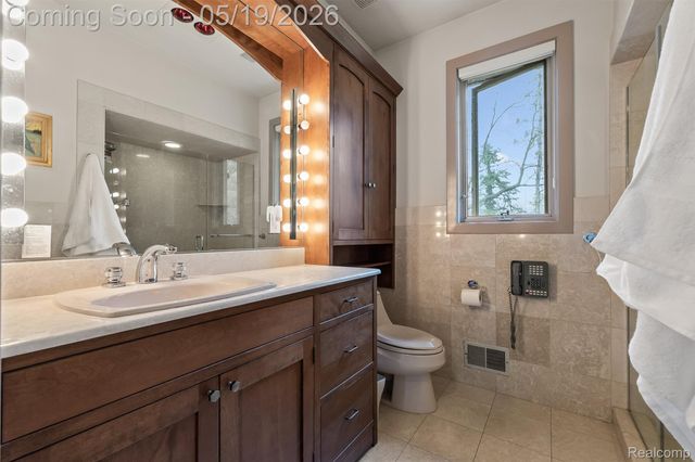 1800 Tiverton Road, Bloomfield Hills, MI 48304