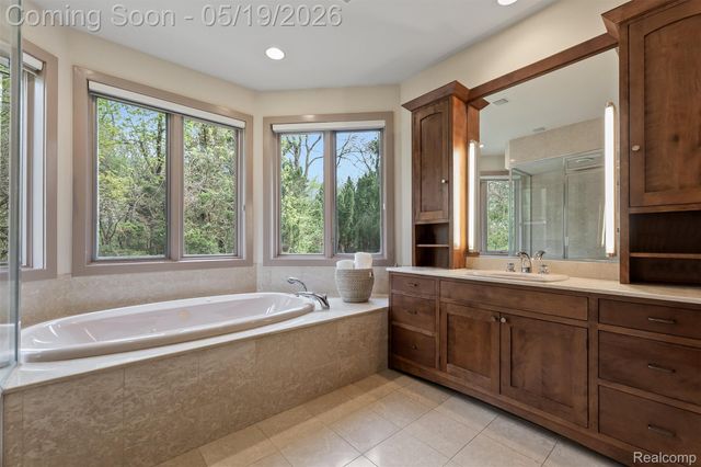1800 Tiverton Road, Bloomfield Hills, MI 48304