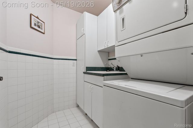 1800 Tiverton Road, Bloomfield Hills, MI 48304