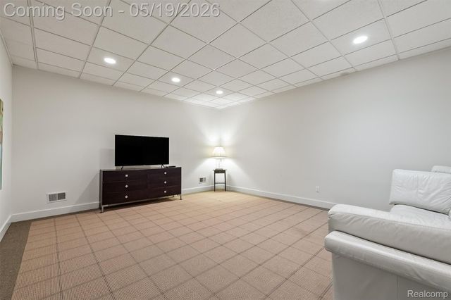 1800 Tiverton Road, Bloomfield Hills, MI 48304