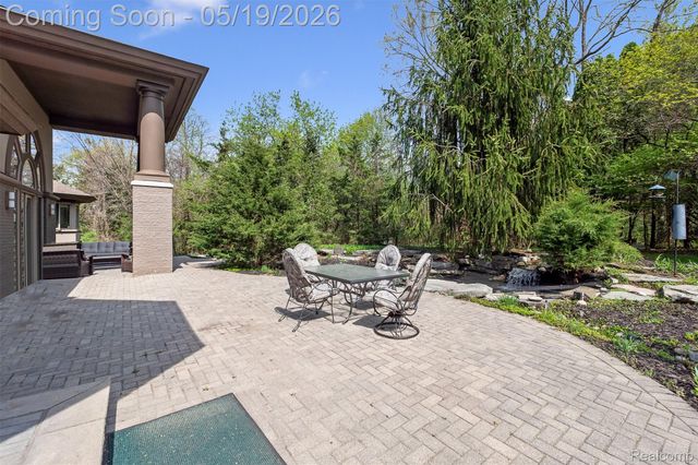 1800 Tiverton Road, Bloomfield Hills, MI 48304