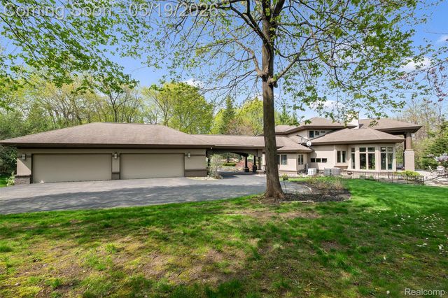 1800 Tiverton Road, Bloomfield Hills, MI 48304