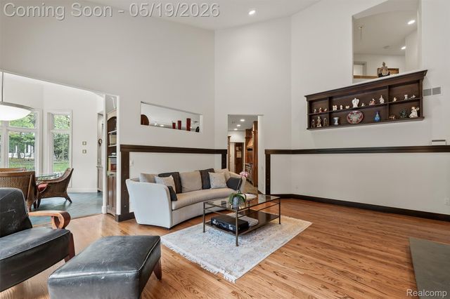 1800 Tiverton Road, Bloomfield Hills, MI 48304