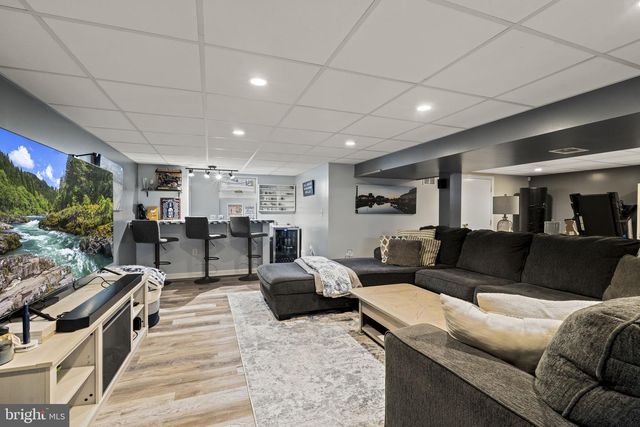 80 E CHESTNUT AVE, Bellmawr, NJ 08031