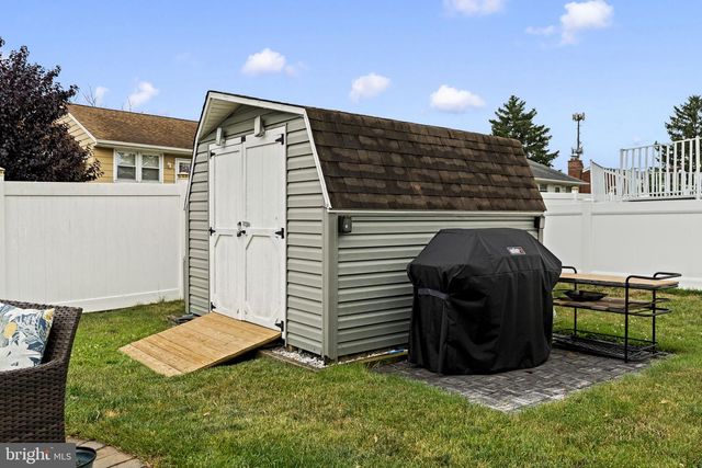 80 E CHESTNUT AVE, Bellmawr, NJ 08031