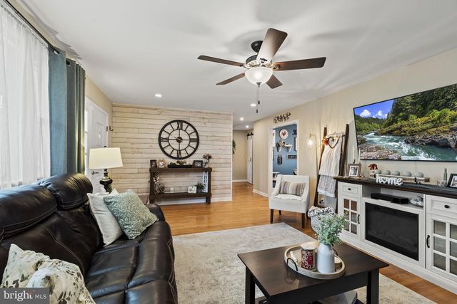 80 E CHESTNUT AVE, Bellmawr, NJ 08031