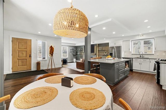 4163 E Maple Avenue, Grand Blanc, MI 48439