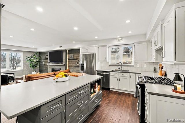 4163 E Maple Avenue, Grand Blanc, MI 48439