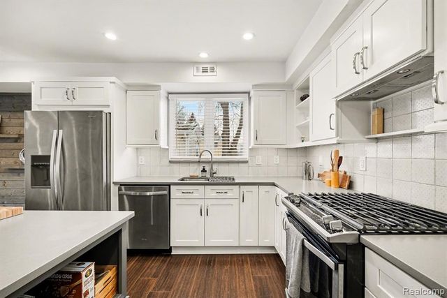 4163 E Maple Avenue, Grand Blanc, MI 48439