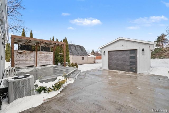 4163 E Maple Avenue, Grand Blanc, MI 48439