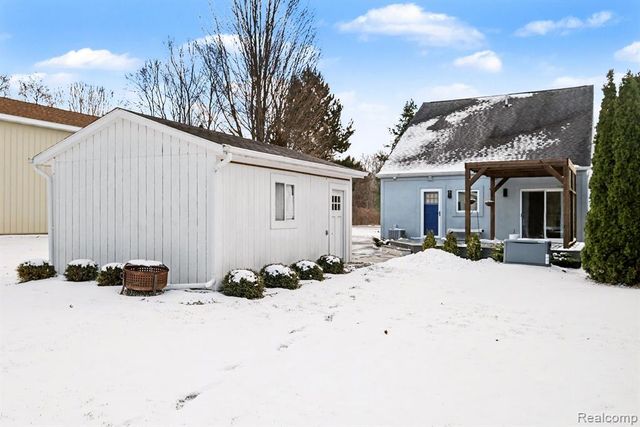 4163 E Maple Avenue, Grand Blanc, MI 48439