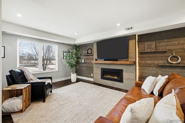 4163 E Maple Avenue, Grand Blanc, MI 48439