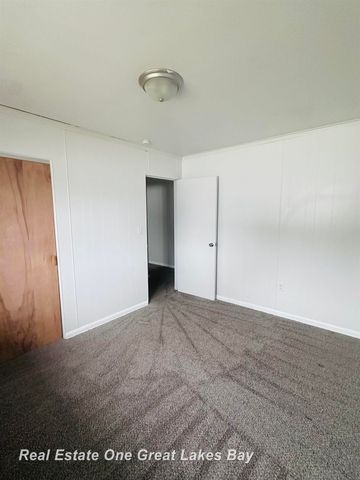 2470 Linda Avenue, Saginaw, MI 48603