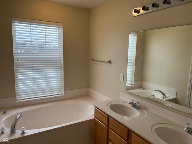 3522 N Golden Gate Drive N, Westfield, IN 46074