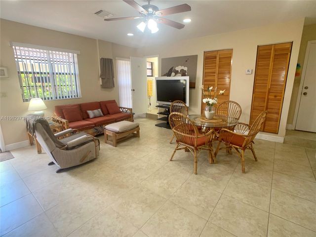 15529 SW 69th Ter Side, Miami, FL 33193