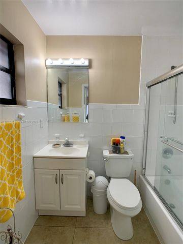 15529 SW 69th Ter Side, Miami, FL 33193