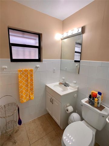 15529 SW 69th Ter Side, Miami, FL 33193