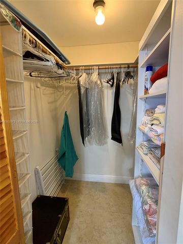 15529 SW 69th Ter Side, Miami, FL 33193