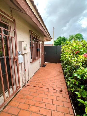 15529 SW 69th Ter Side, Miami, FL 33193