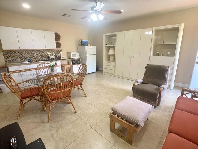 15529 SW 69th Ter Side, Miami, FL 33193