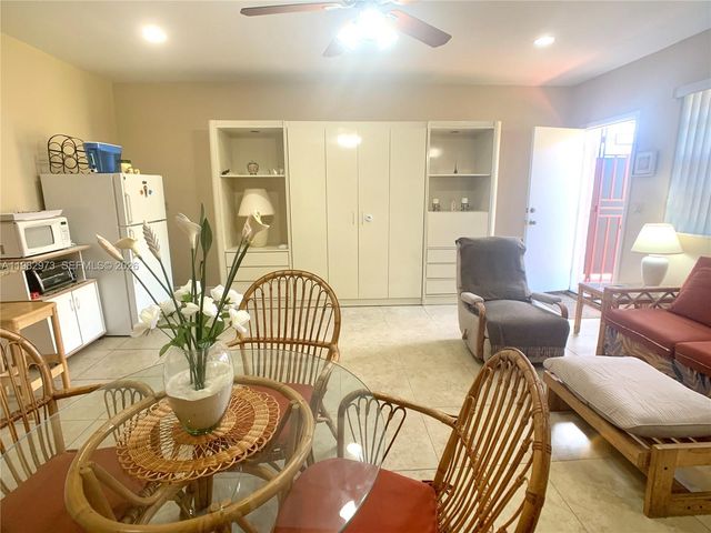 15529 SW 69th Ter Side, Miami, FL 33193