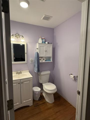 130 E Phillips Road, Angleton, TX 77515