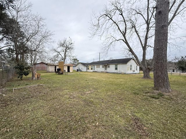 130 E Phillips Road, Angleton, TX 77515