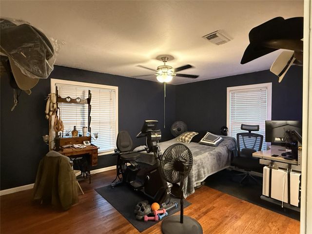 130 E Phillips Road, Angleton, TX 77515