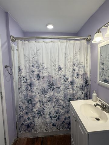 130 E Phillips Road, Angleton, TX 77515