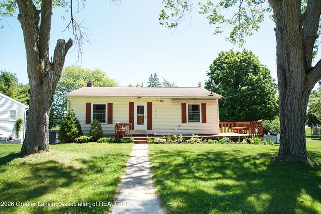 222 Dawn Court, Potterville, MI 48876