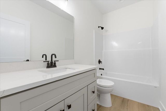 5356 W ARDMORE Street, Council Bluffs, IA 51503