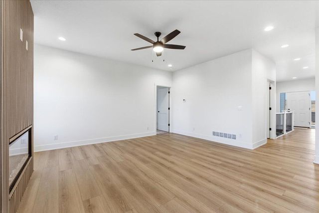 5356 W ARDMORE Street, Council Bluffs, IA 51503