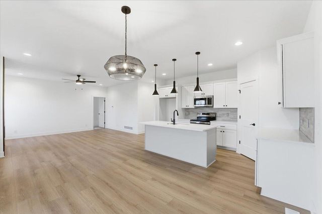 5356 W ARDMORE Street, Council Bluffs, IA 51503