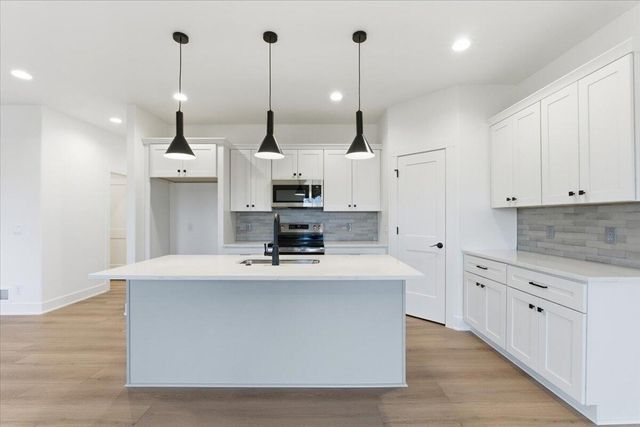 5356 W ARDMORE Street, Council Bluffs, IA 51503