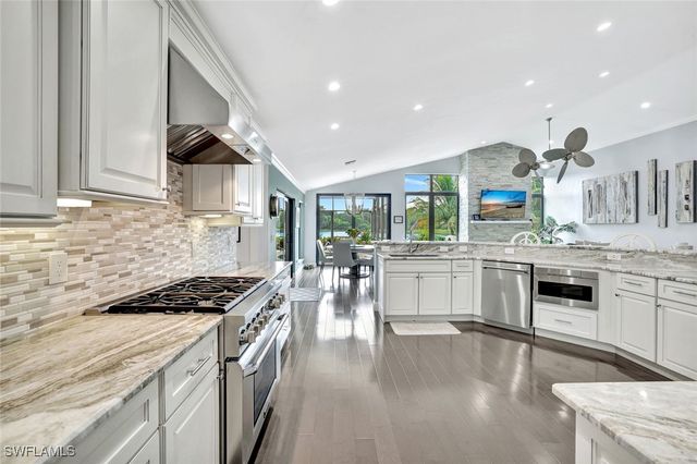 36 Cajeput DR, Naples, FL 34108