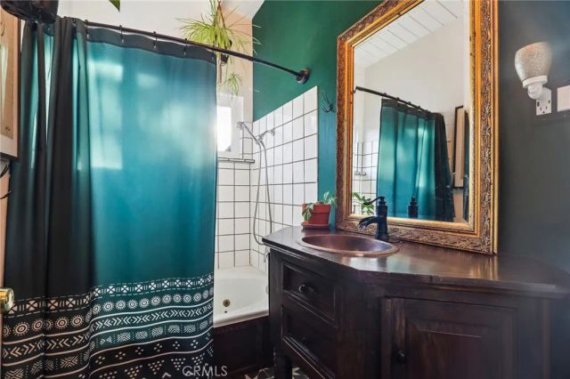 8411 Mammoth Avenue, Panorama City, CA 91402
